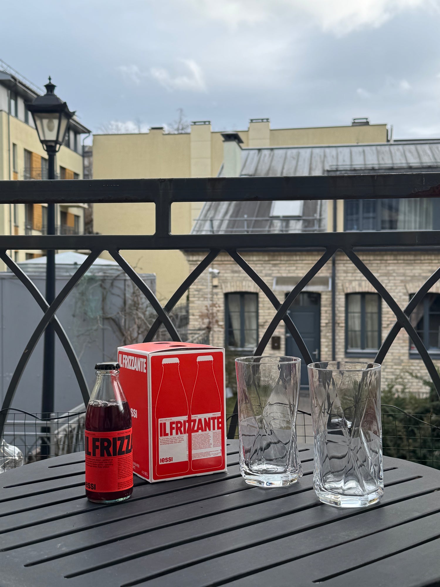 Il Frizzante nealkoholinis gėrimas pavasario popietę Vilniuje.